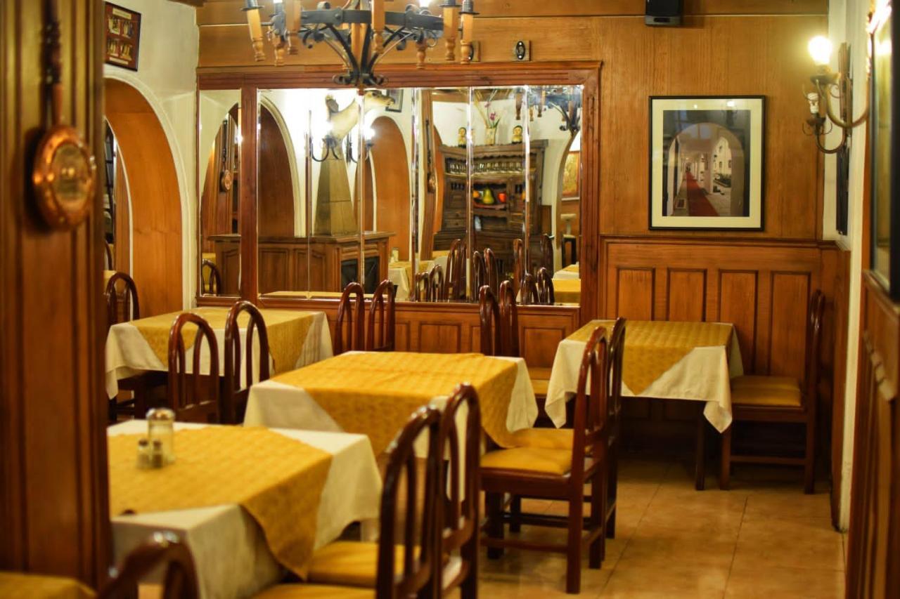 Hotel Ambassador Quito Buitenkant foto