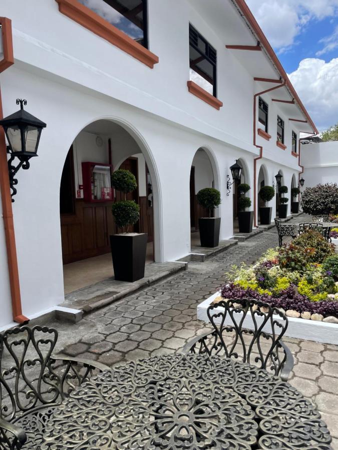Hotel Ambassador Quito Buitenkant foto